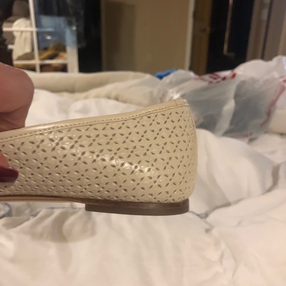 Salvatore Ferragamo beige flats size 91/2. - Picture 8 of 8